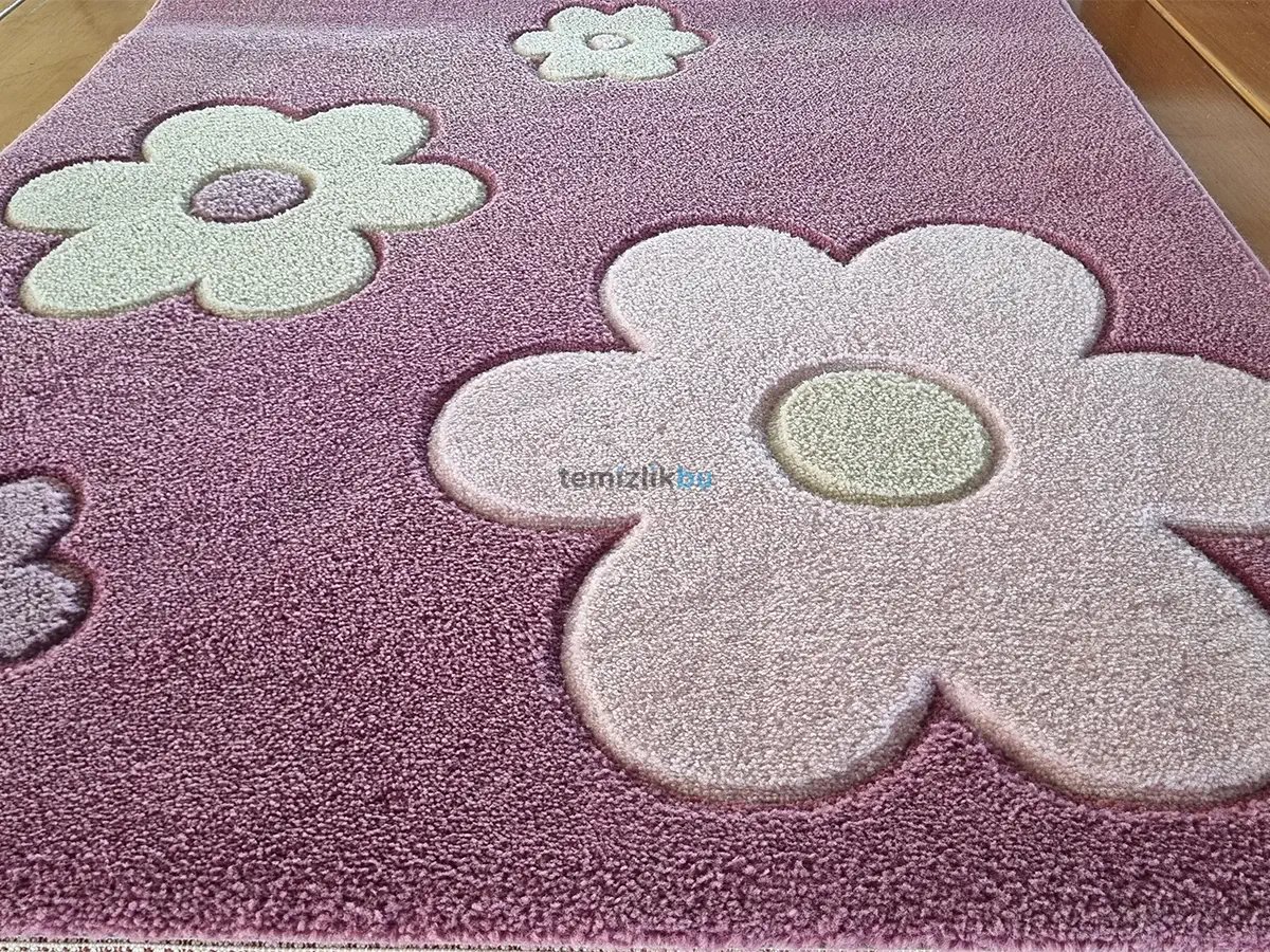 temizlikbu tarafindan yikanmis pembe hali